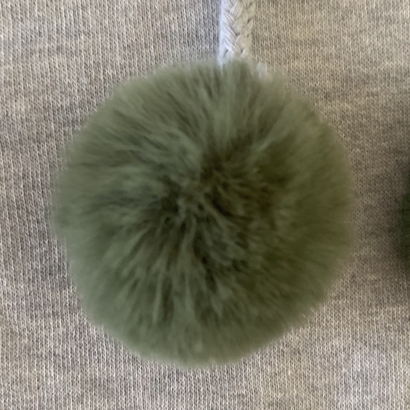 Catherine Malandrino Grey COZY Hooded Sweatshirt with Pom Poms size M NEW! - Picture 2 of 9